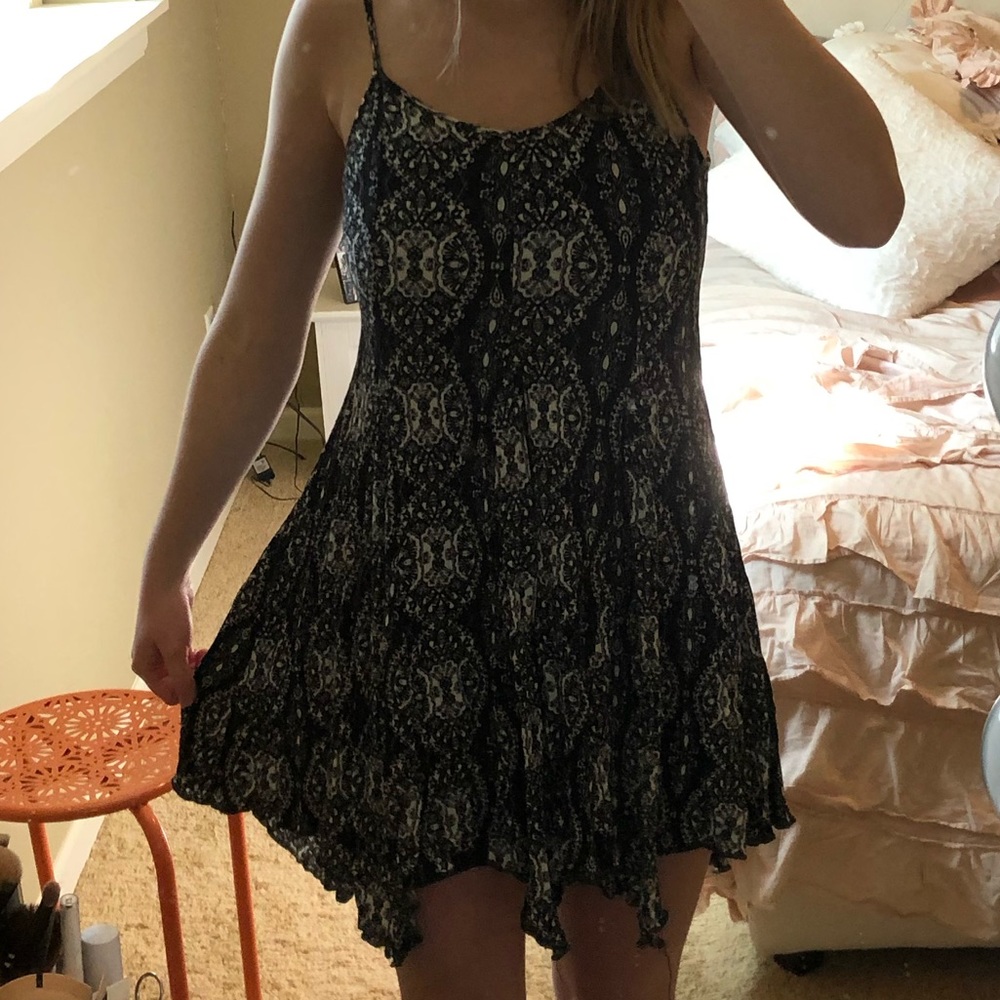 Patterned Flowy Dress - Picture 2 of 2